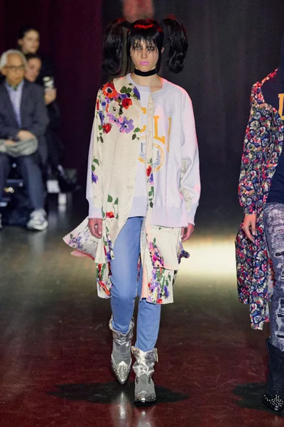 Look 11